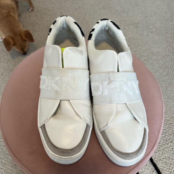 DKNY Sneaker - Picture 2 of 10